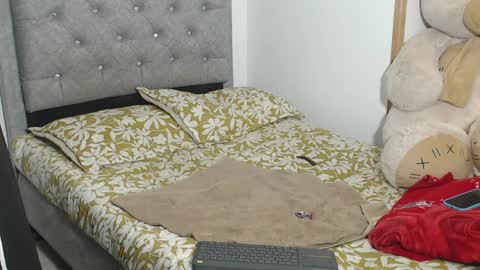 mia_jenkins_ online show from March 29, 1:07 am