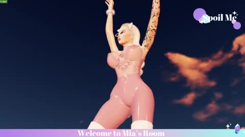 Mia online show from April 5, 7:00 pm