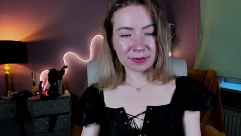 Mia online show from October 19, 2:11 pm