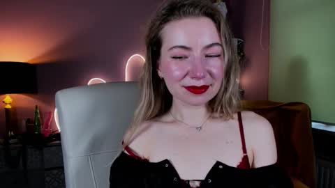 Mia online show from October 5, 2:13 pm