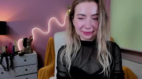 Mia online show from September 17, 6:39 am