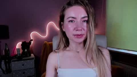 Mia online show from September 21, 1:26 pm