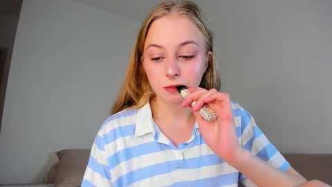 Mia here Appreciate your support online show from November 11, 12:18 pm