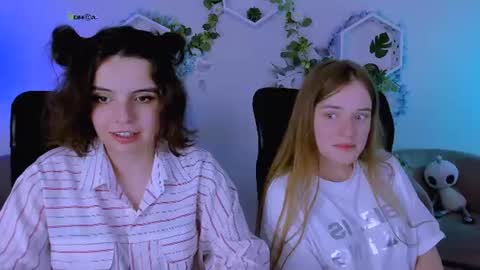 mia_mooon_ online show from July 28, 3:21 pm