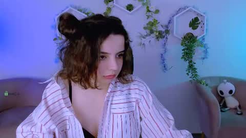 mia_mooon_ online show from July 28, 2:13 pm
