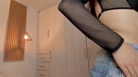Snapshot of mia_nevaeh chatting on February 13, 9:39 pm Mia Nevaeh - follow me online show from February 13, 9:39 pm