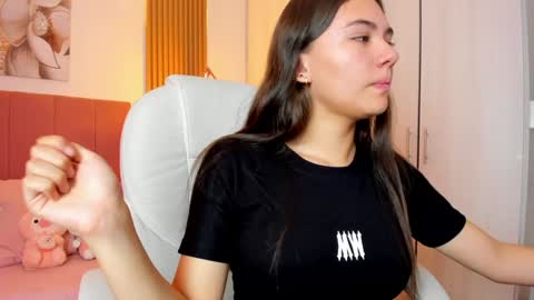 Snapshot of mia_nevaeh chatting on February 4, 9:10 pm Mia Nevaeh - follow me online show from February 4, 9:10 pm