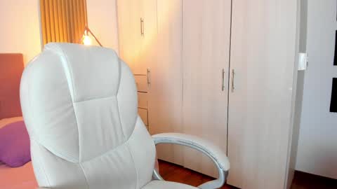 Snapshot of mia_nevaeh chatting on February 22, 12:05 am Mia Nevaeh - follow me online show from February 22, 12:05 am