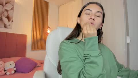Snapshot of mia_nevaeh chatting on March 3, 8:54 pm Mia Nevaeh - follow me online show from March 3, 8:54 pm