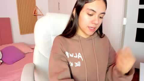 Snapshot of mia_nevaeh chatting on February 21, 9:00 pm Mia Nevaeh - follow me online show from February 21, 9:00 pm
