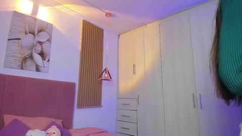 Snapshot of mia_nevaeh chatting on September 14, 9:05 pm Mia Nevaeh - follow me online show from September 14, 9:05 pm