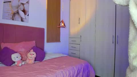 Snapshot of mia_nevaeh chatting on September 27, 8:28 pm Mia Nevaeh - follow me online show from September 27, 8:28 pm