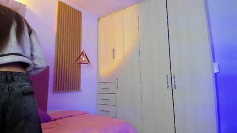 Snapshot of mia_nevaeh chatting on October 6, 7:53 pm Mia Nevaeh - follow me online show from October 6, 7:53 pm