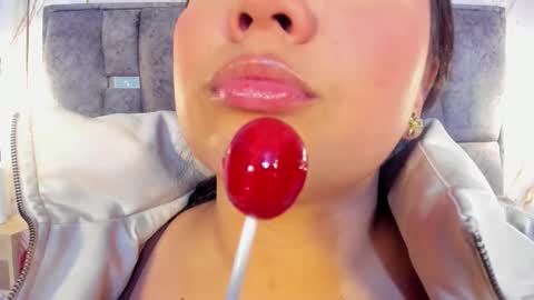 Mia Roux online show from February 8, 5:22 am