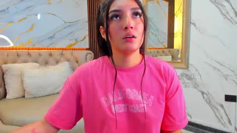 Snapshot of mia_russell_ chatting on September 19, 8:01 pm Mia online show from September 19, 8:01 pm