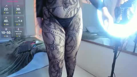 mia_serena_ online show from February 7, 9:18 pm