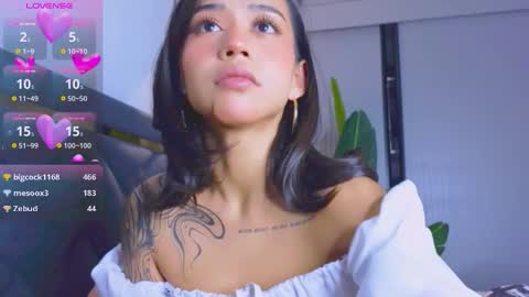 Mia online show from October 25, 8:20 pm