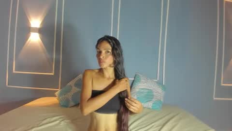 Snapshot of mia_suarezzz chatting on September 13, 9:28 pm Mia Suarez online show from September 13, 9:28 pm