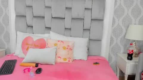 mia_tentacion__ online show from June 12, 3:38 am