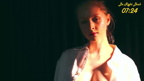 Mia online show from January 9, 6:57 pm