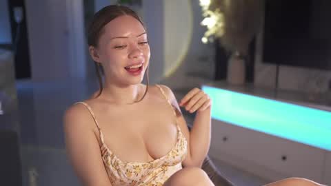 VixenMia online show from May 7, 3:57 am