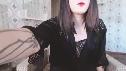 mia_wallase online show from February 16, 1:20 pm