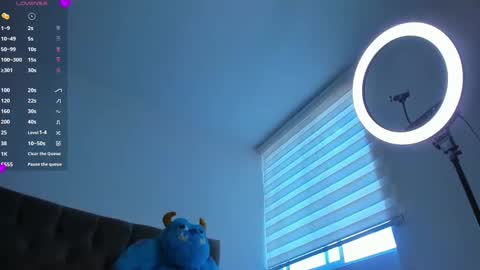 Snapshot of mia_world_ chatting on September 23, 4:01 pm online show from September 23, 4:01 pm