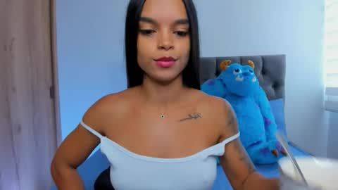 Snapshot of mia_world_ chatting on October 12, 7:27 pm online show from October 12, 7:27 pm