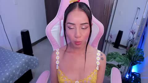 mia  nicolle online show from March 5, 4:34 am