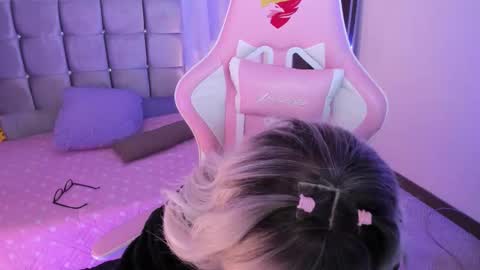 mia  nicolle online show from September 20, 2:47 am