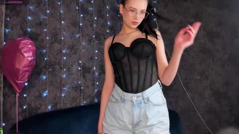 Mia online show from February 28, 9:46 am