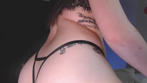 Snapshot of miaabroown chatting on September 9, 7:47 pm Mia online show from September 9, 7:47 pm