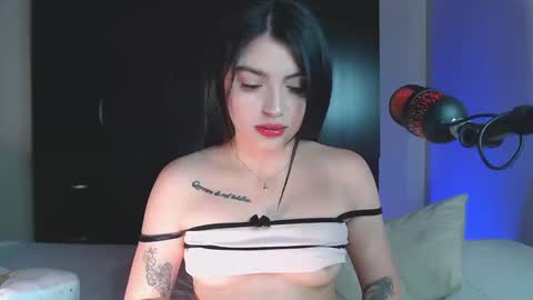 Snapshot of miaabroown chatting on September 22, 8:57 pm Mia online show from September 22, 8:57 pm