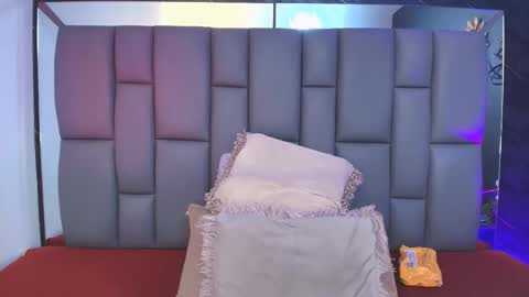 Mia online show from October 16, 12:27 pm