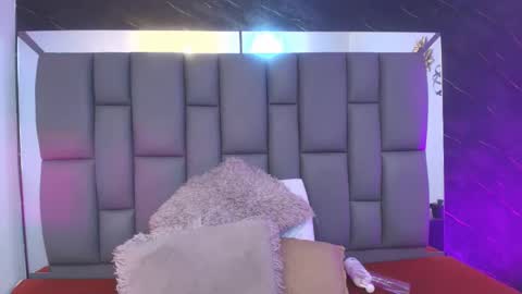 Mia online show from February 18, 12:05 pm