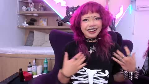 Mia online show from February 28, 4:10 pm