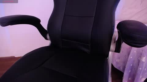 Mia Blum online show from February 11, 11:41 pm