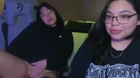 Snapshot of miacanela_xo chatting on October 1, 2:54 am Mia online show from October 1, 2:54 am