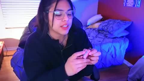 Snapshot of miacanela_xo chatting on January 21, 1:18 am Mia online show from January 21, 1:18 am