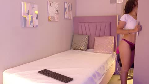 Mia online show from December 15, 12:01 pm