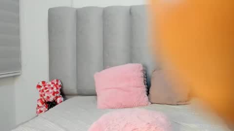 miacleark online show from October 31, 4:02 am