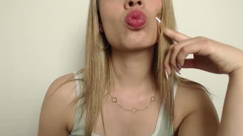 Snapshot of miacollings1 chatting on October 19, 10:47 pm Miia online show from October 19, 10:47 pm