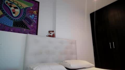 Mia online show from February 18, 11:08 pm