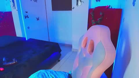Snapshot of miahernadez303av chatting on October 3, 4:43 am MIA VELEZ online show from October 3, 4:43 am