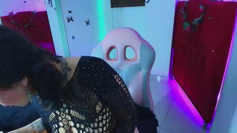 Snapshot of miahernadez303av chatting on October 19, 4:39 am MIA VELEZ online show from October 19, 4:39 am