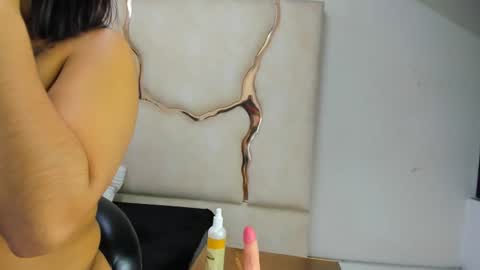 Snapshot of miahsex69 chatting on October 20, 4:17 am miahsex69 online show from October 20, 4:17 am