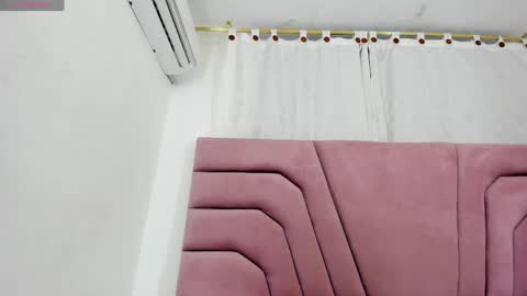 miajhonsonx online show from April 13, 3:27 pm