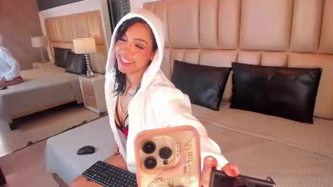 Mia online show from July 21, 8:22 pm