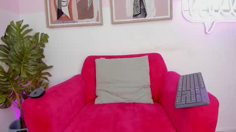 Mia Khalifa online show from December 17, 3:57 am