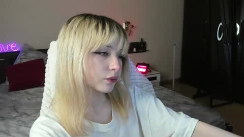 miakimiko online show from May 9, 1:55 am